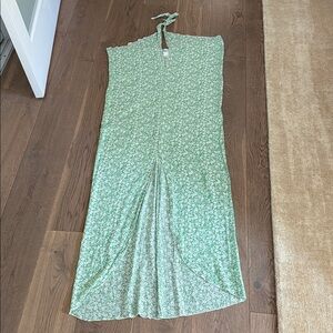 Green & White Floral Halter Maxi Dress – Beach / Poolside